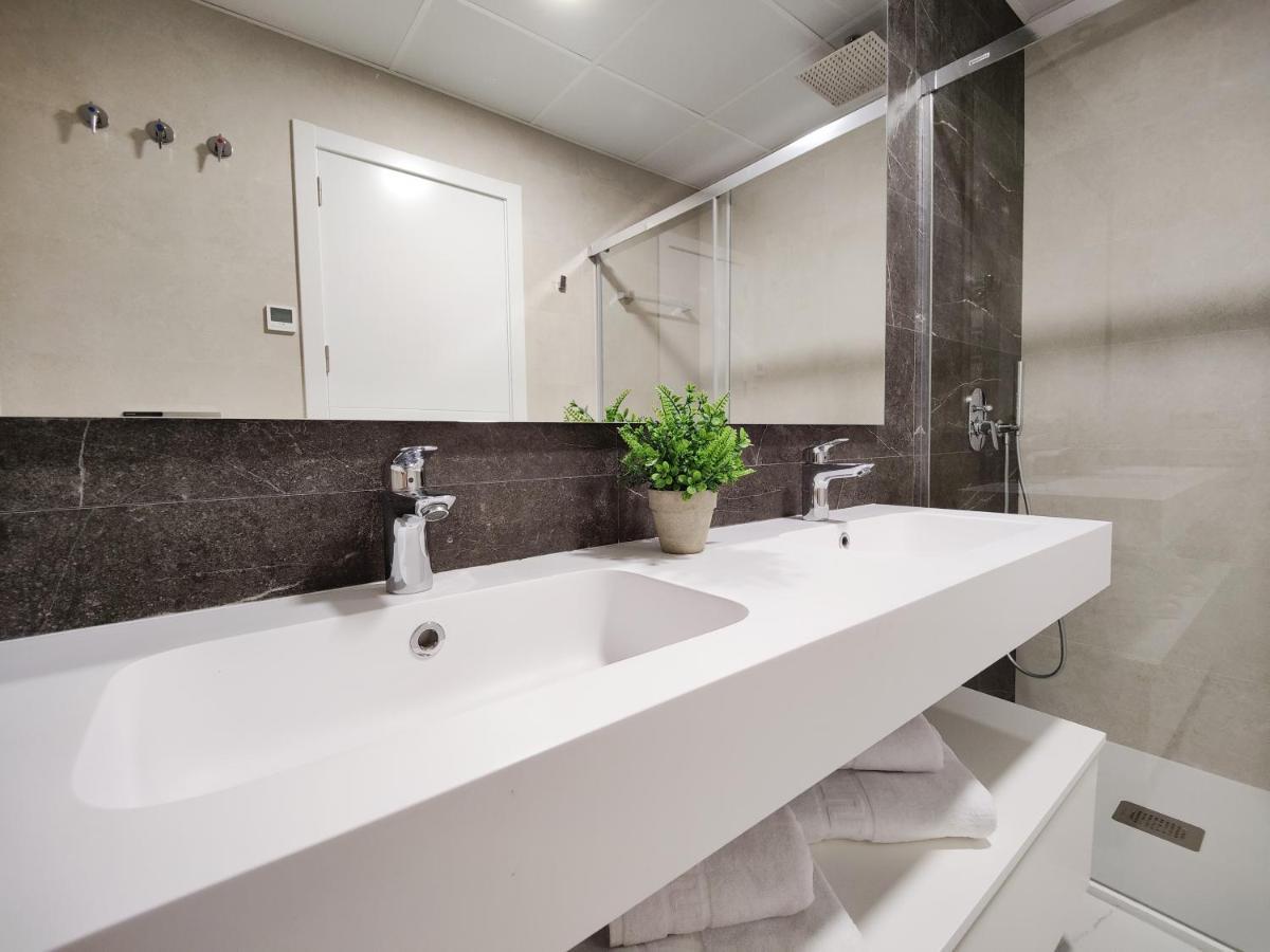 בנידורם Sunset Cliffs Sea & Sky Apartments מראה חיצוני תמונה
