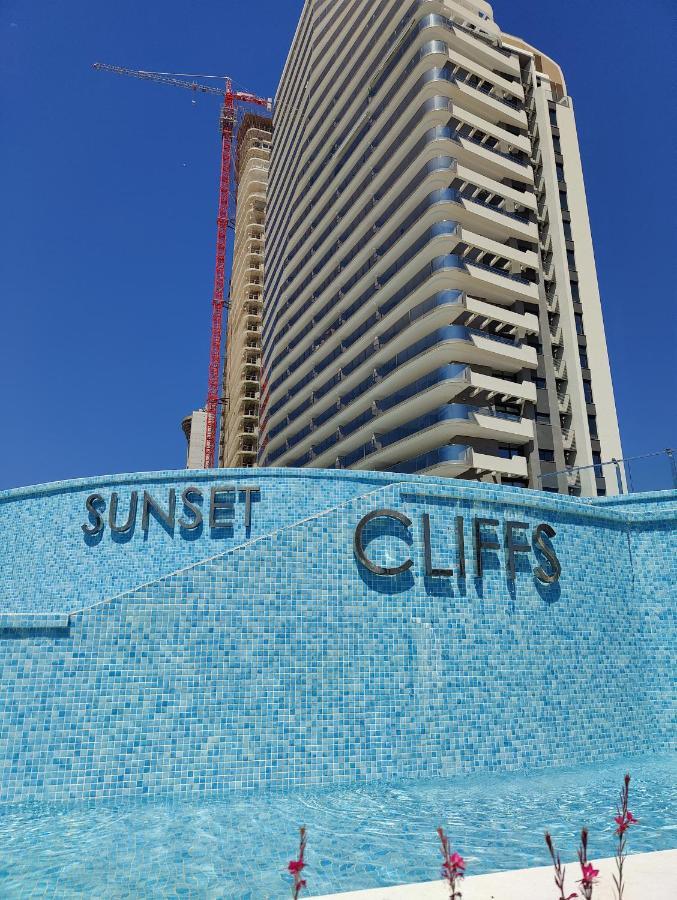 בנידורם Sunset Cliffs Sea & Sky Apartments מראה חיצוני תמונה